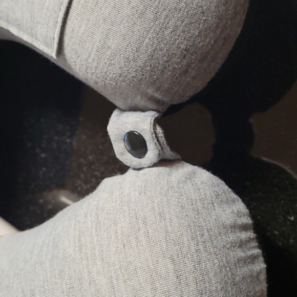 🚗🛫Travel Pillow w/Sleep Mask - Picture 6 of 11